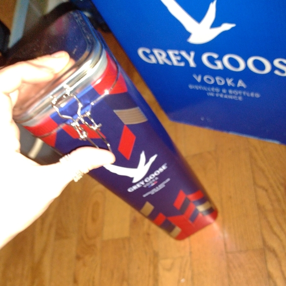 New Grey Goose Vodka metal tin - Picture 9 of 11